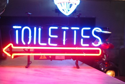 Toilettes Neon Signing