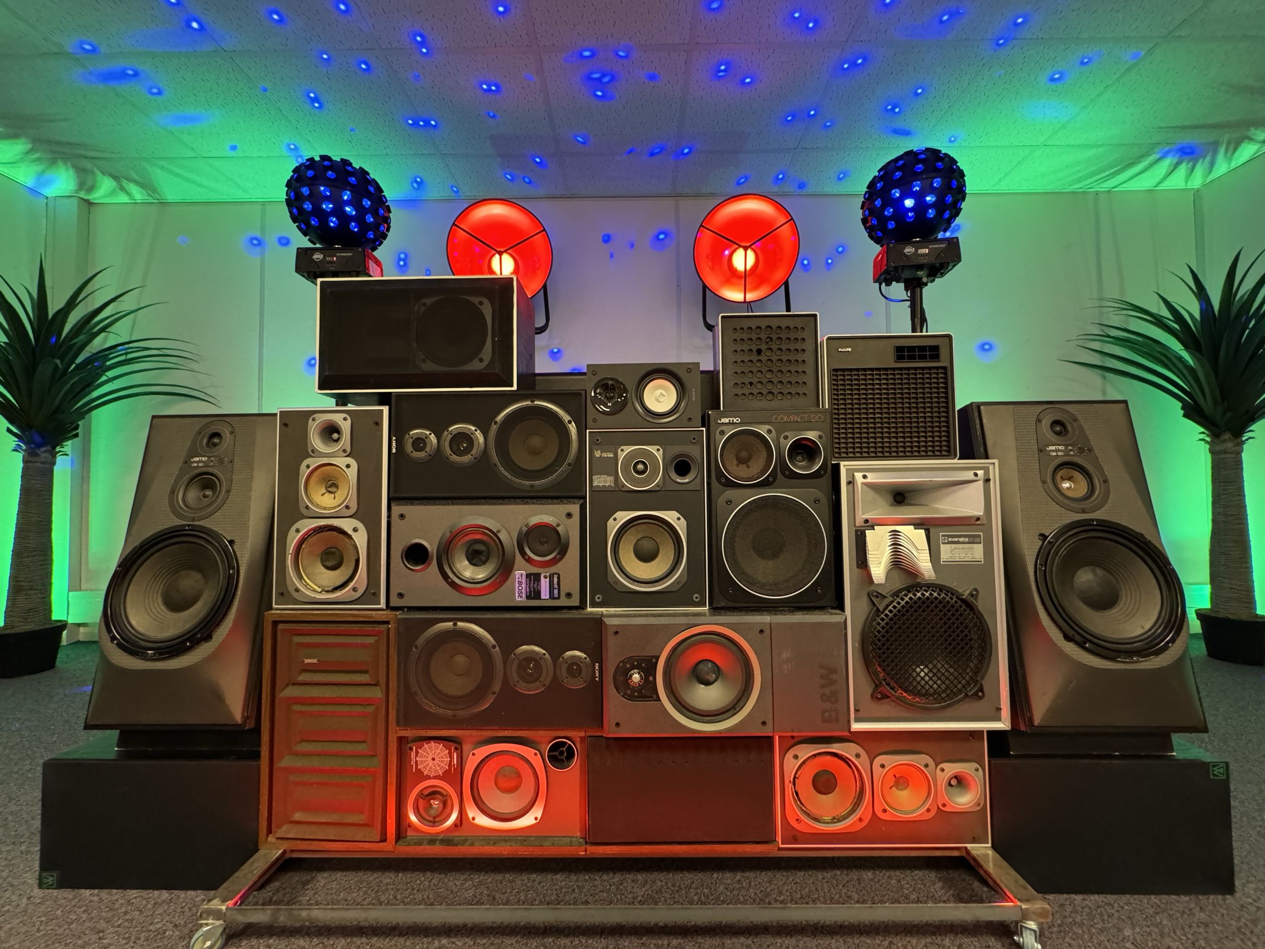 VIntage DJ Booth van Speakers