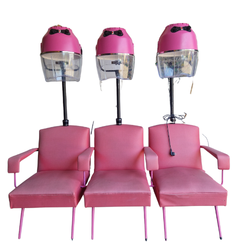 Vintage roze kappersstoelen 
