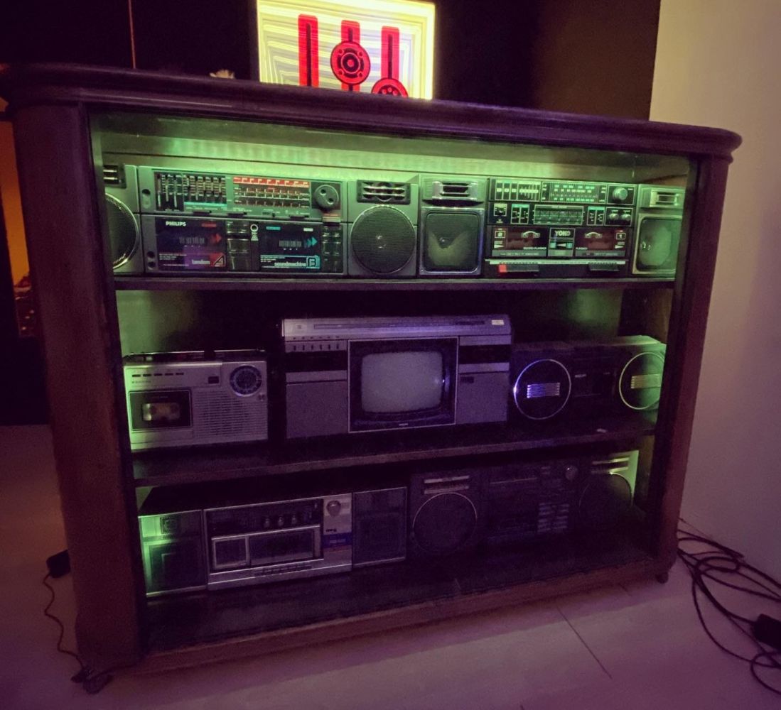 Vintage Ghettoblaster DJ booth
